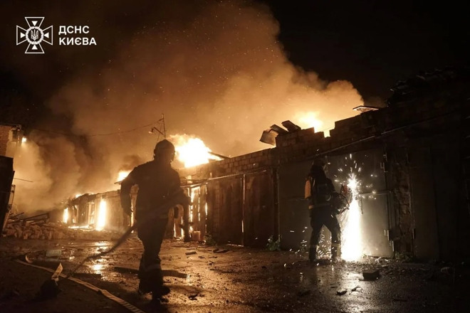 Tên lửa, UAV tấn công Kiev vài giờ sau khi Nga – Ukraine trao đổi tù binh