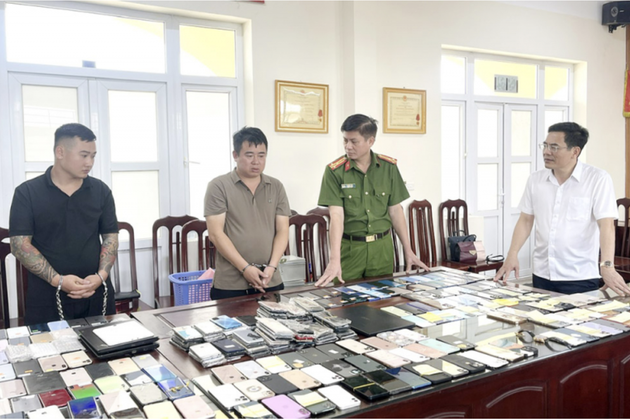 Tóm gọn băng trộm 'móc' 319 điện thoại của người dân tại chùa Tam Chúc