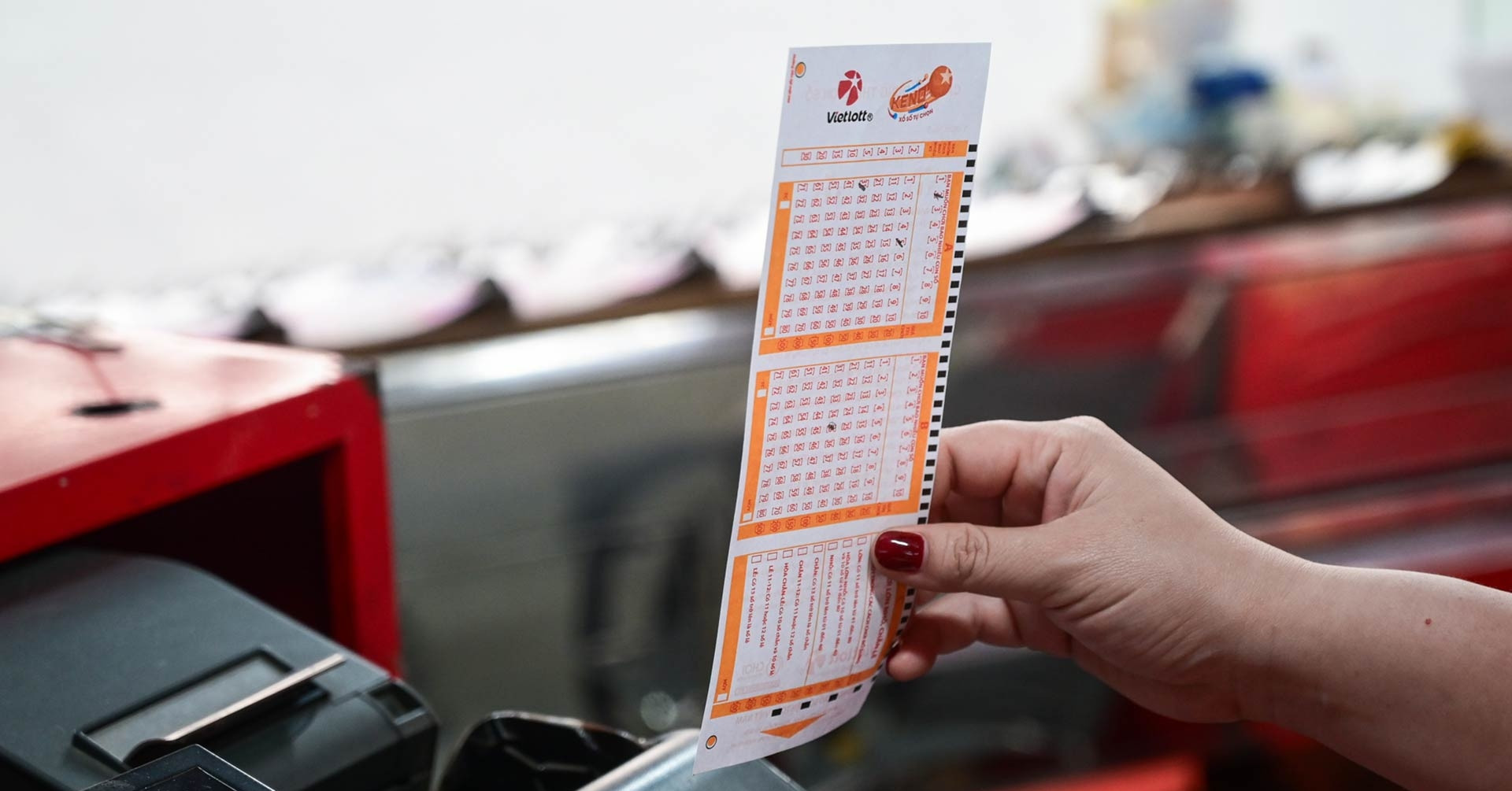 Vietlott lại tìm ra vé số trúng độc đắc tiền tỷ