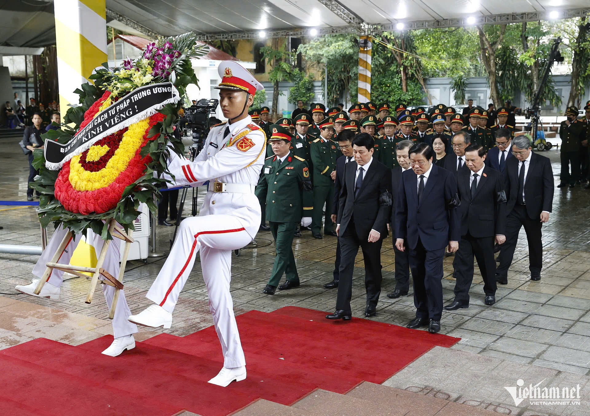 W-ban cải cách.jpg