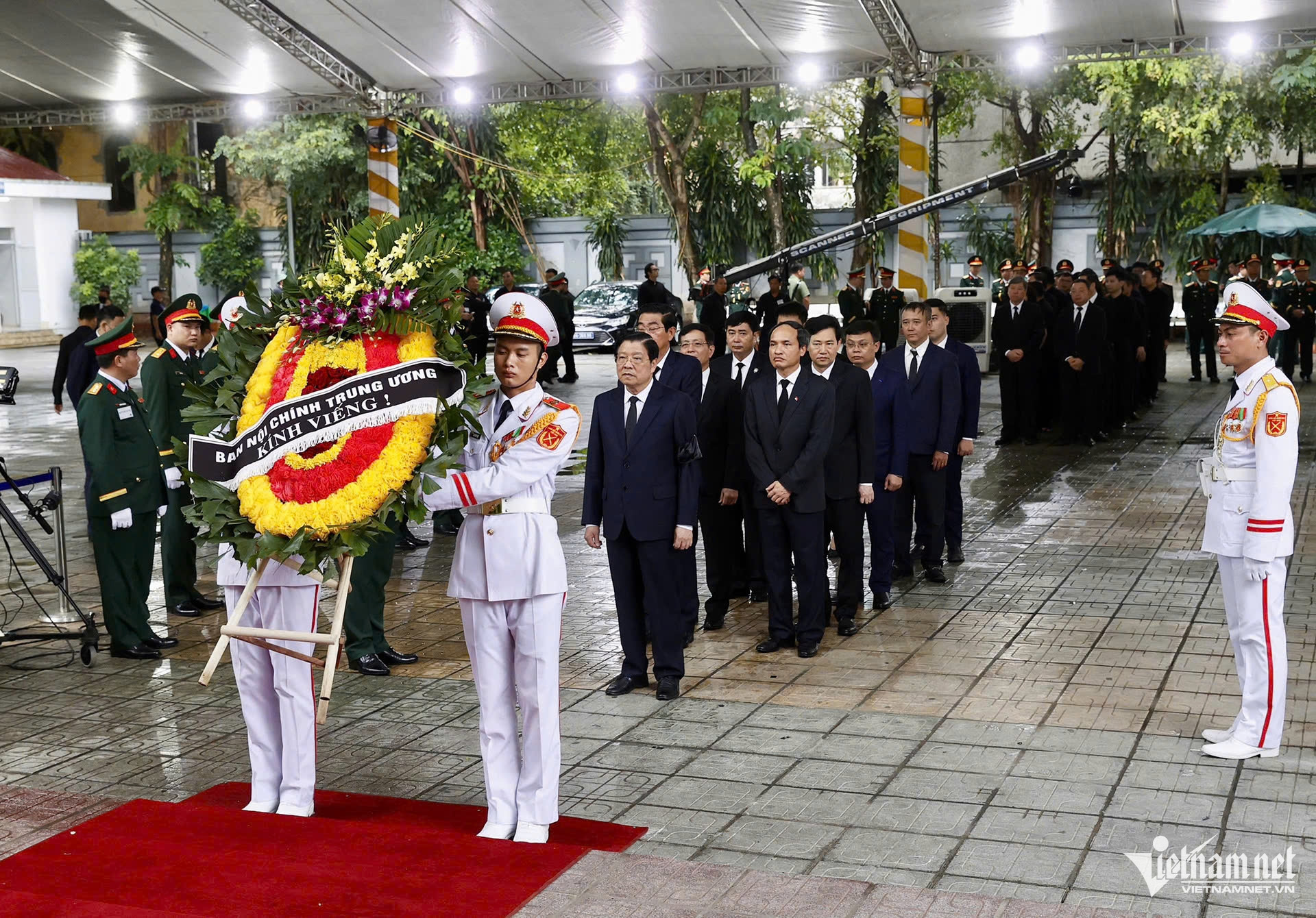 W-ban nội chính.jpg