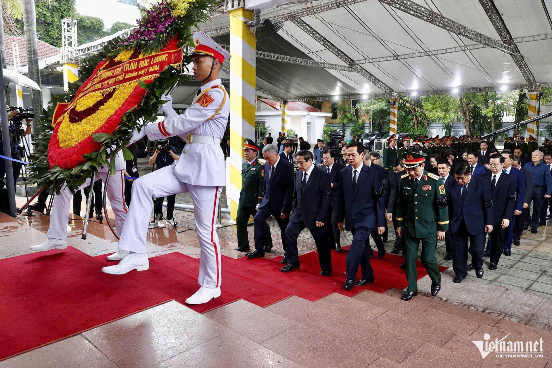 W-chính phủ.jpg