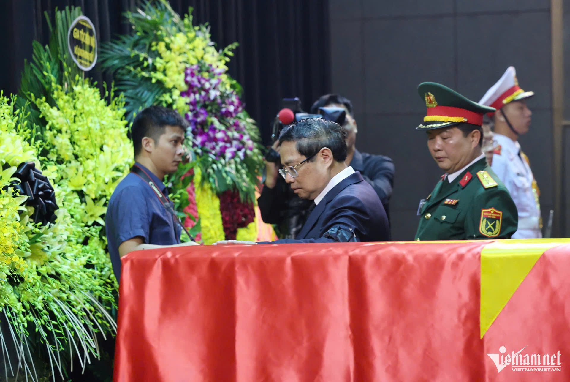 W-chính phủ 4.jpg