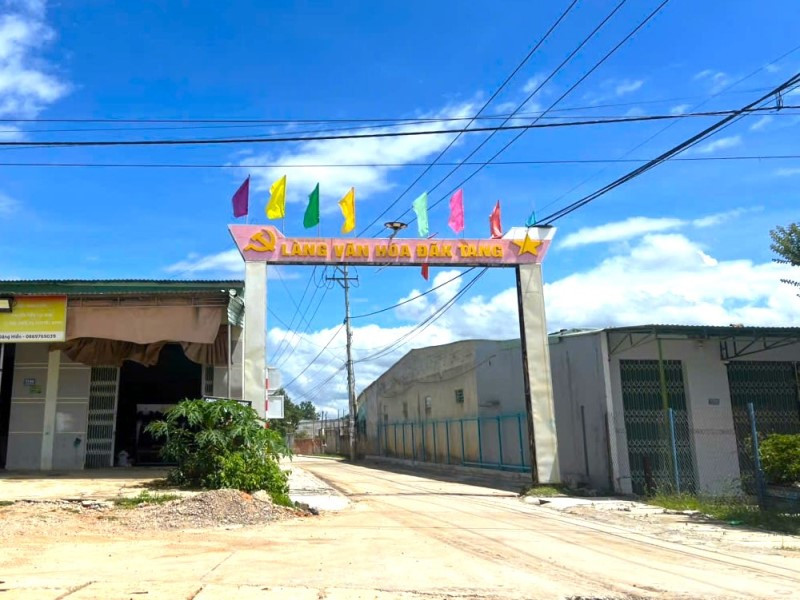 Đường liên thôn Đăk Tang, nơi phát hiện vụ việc.jpg