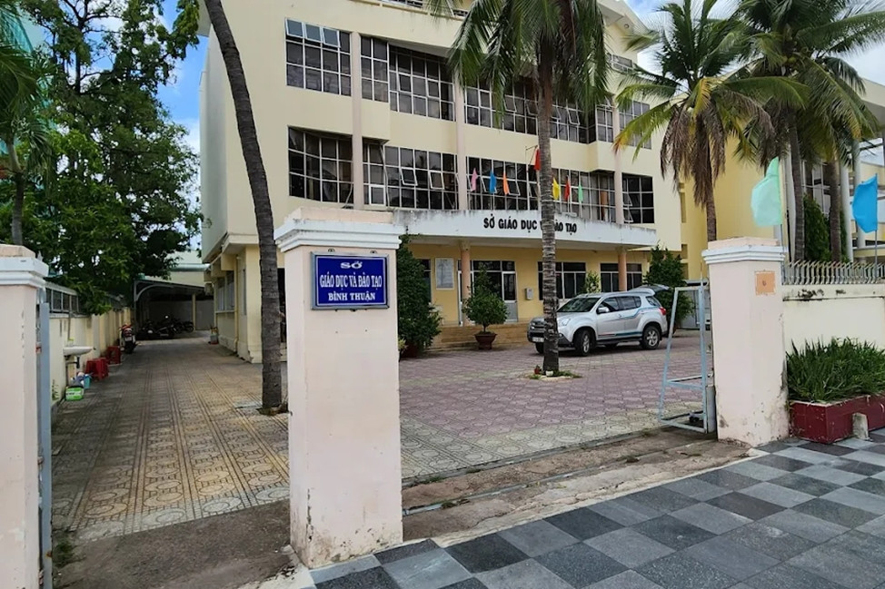 Hơn 100 giáo viên hợp đồng ở Bình Thuận bỗng dưng bị hạ bậc lương