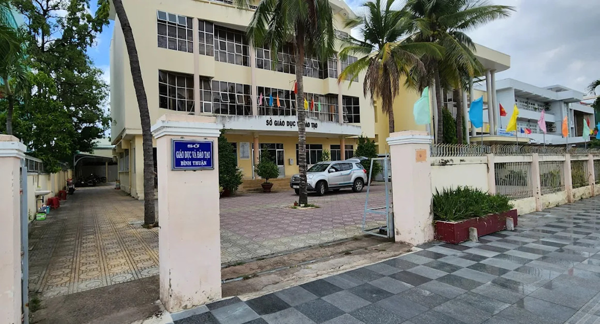More than 100 contract teachers in Binh Thuan suddenly had their salaries demoted.jpg