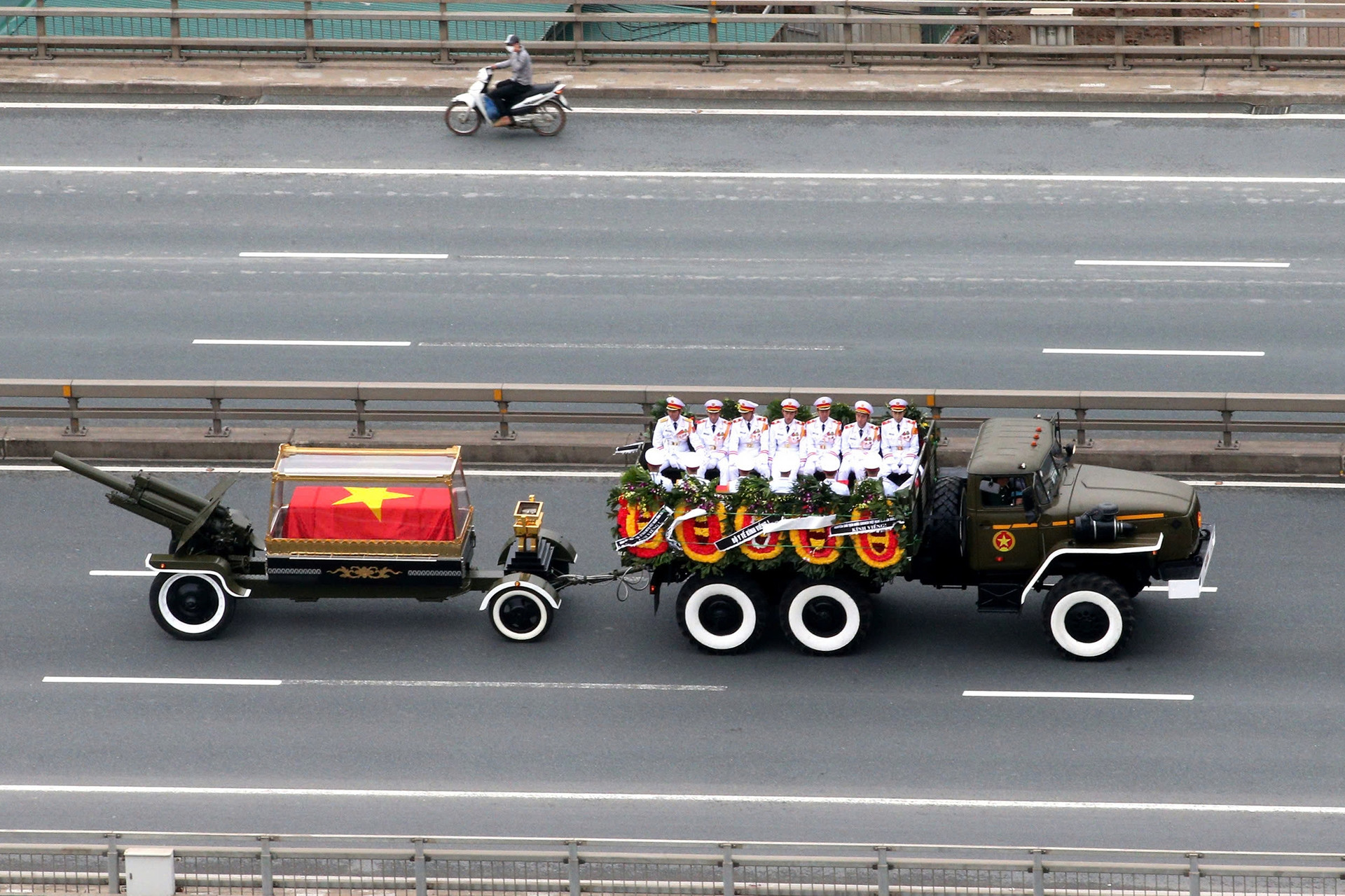 Linh xa nguyên Chủ tịch nước Trần Đức Lương trên đường phố Hà Nội