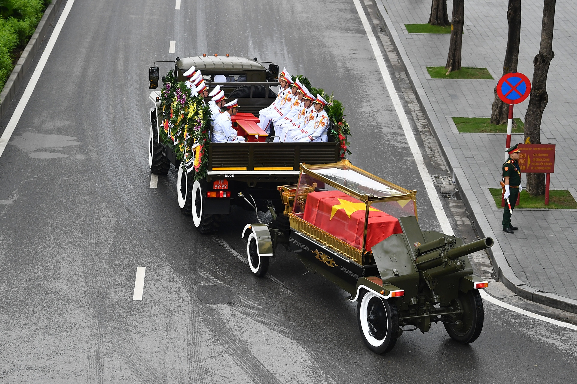 Linh xa nguyên Chủ tịch nước Trần Đức Lương trên đường phố Hà Nội