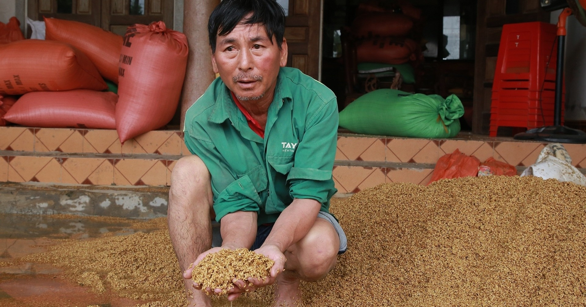 Lũ chưa từng thấy, người dân Hà Tĩnh xót xa khi...