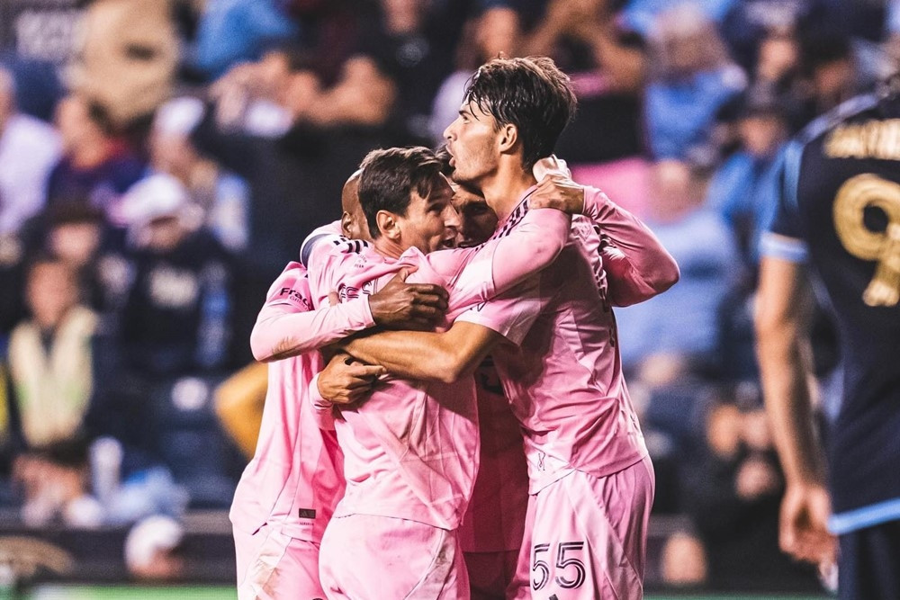 Messi ghi siêu phẩm giải cứu Inter Miami