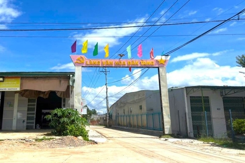 Người đàn ông tử vong bất thường trên đường, 1 nhà gần hiện trường xuất hiện vết máu