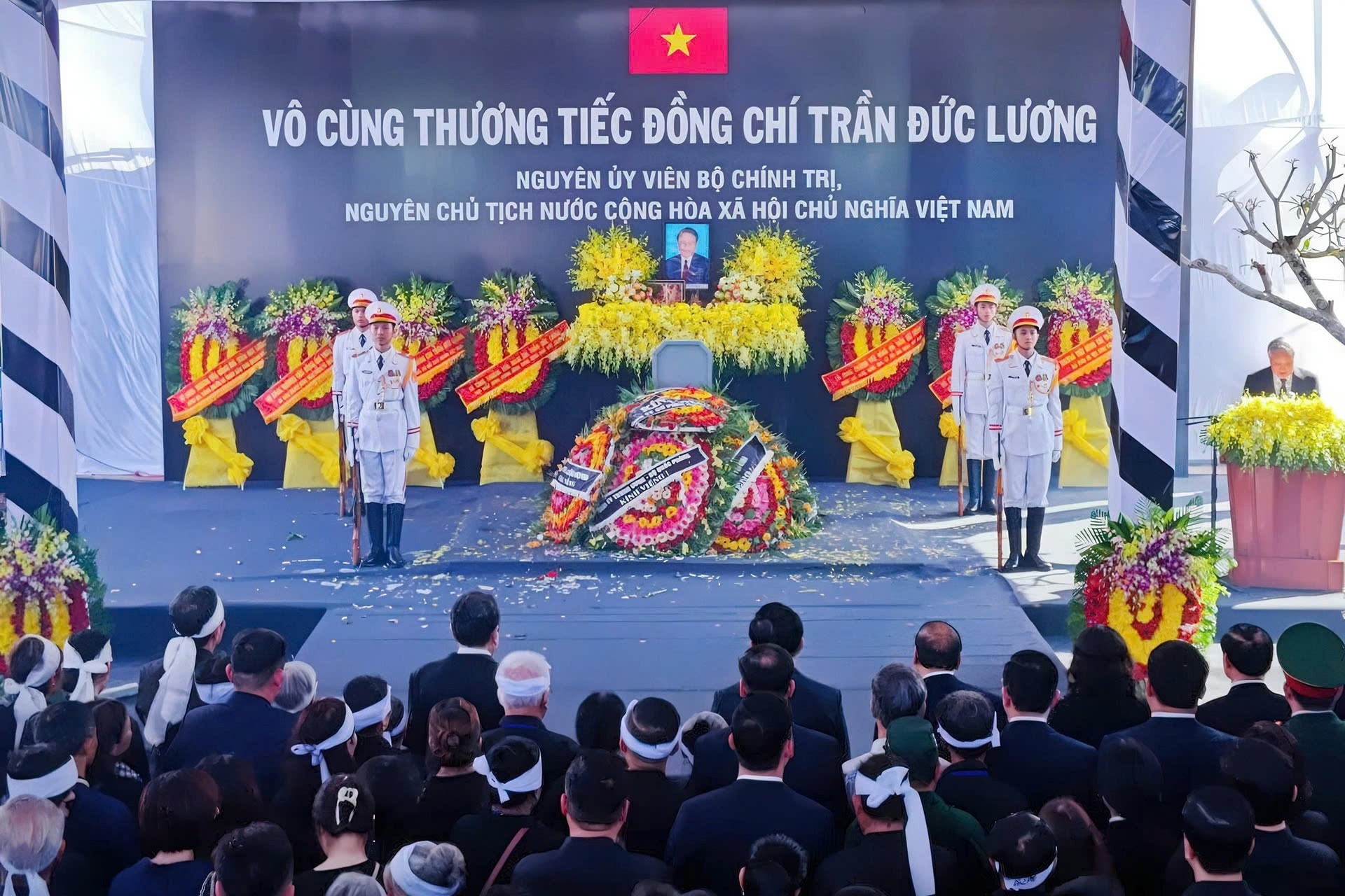 Nguyên Chủ tịch nước Trần Đức Lương về với đất mẹ