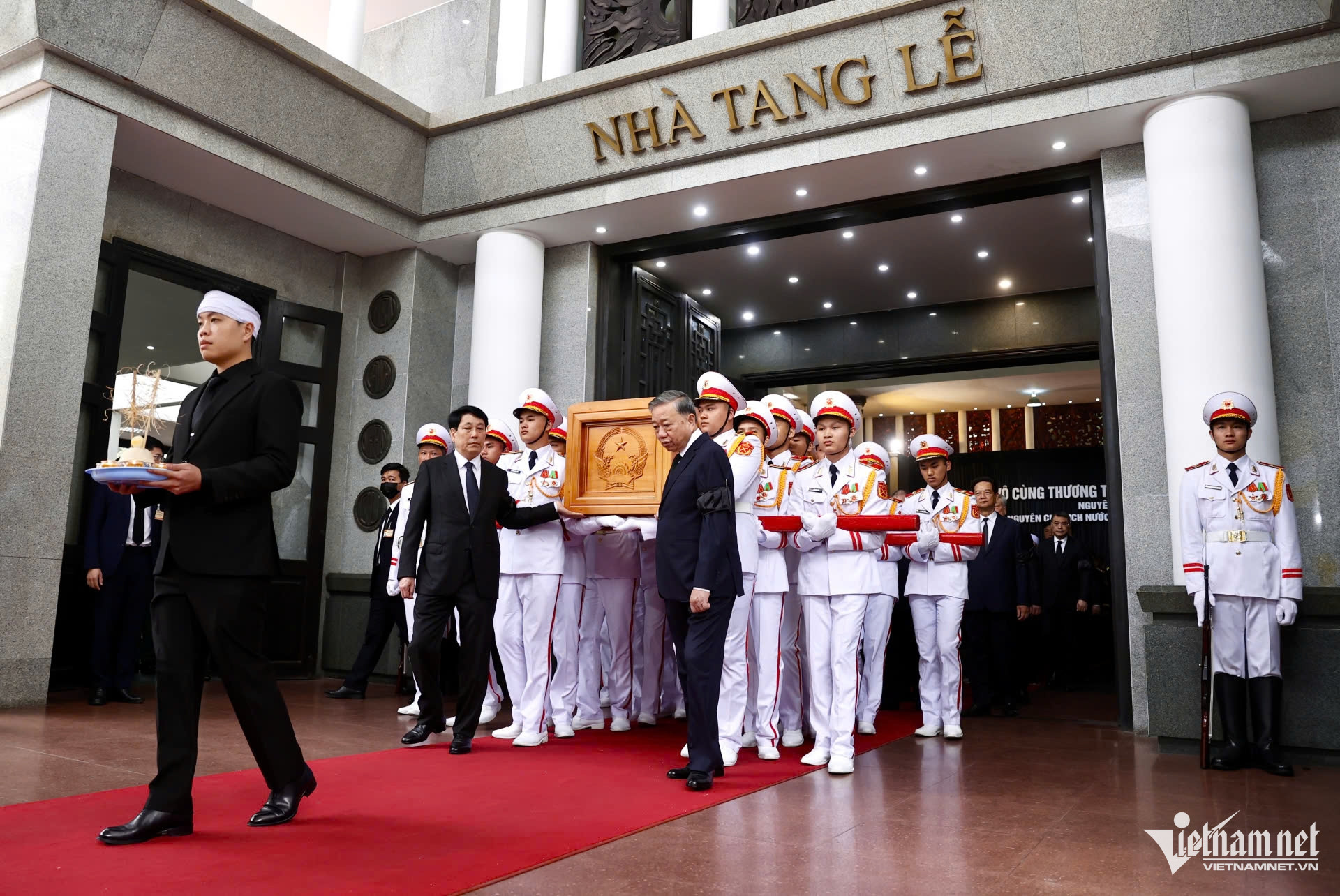 W-tran duc luong 4.jpg