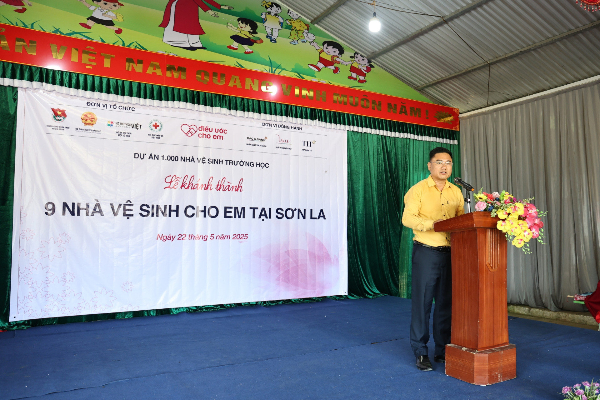 4. Ong Le Duy Khanh Giam doc Bac A Bank chi nhanh Son La(1).jpg