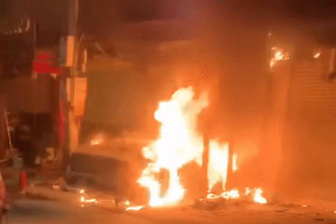 Bản tin trưa 26/5: Ngọn lửa bùng từ ô tô, thiêu rụi 4 nhà ở kết hợp kinh doanh