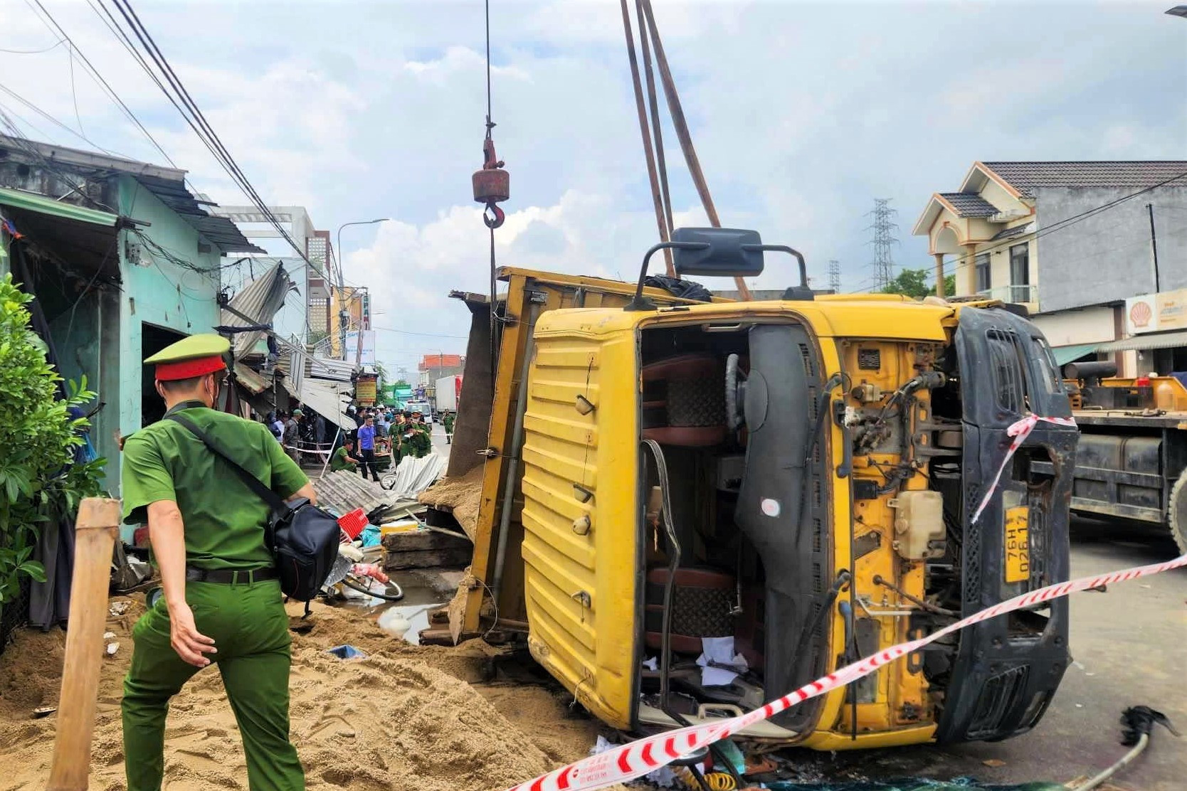 Bản tin chiều 26/5: Người phụ nữ đứng trong nhà vẫn gặp họa, bị xe tông tử vong