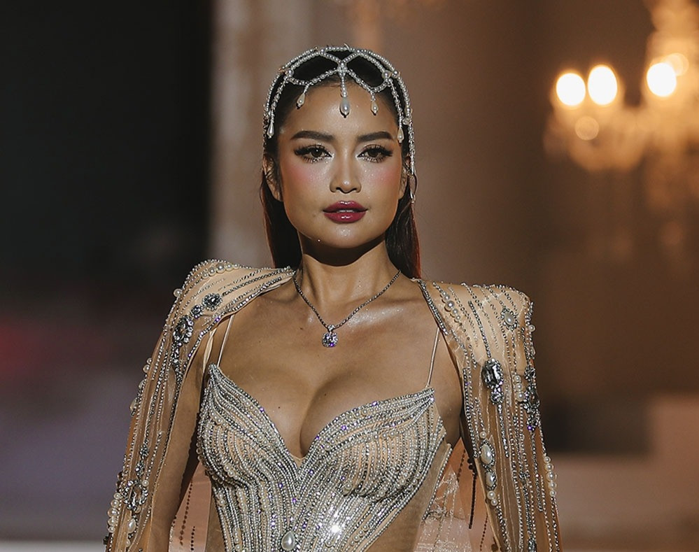 Hoa hậu Ngọc Châu gợi cảm, Hoàng Thuỳ kiêu sa khi diện váy xuyên thấu