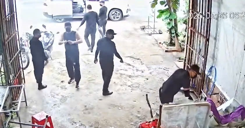 Bắt 2 đối tượng trong nhóm côn đồ áo đen đập phá quán phở tại Đắk Lắk