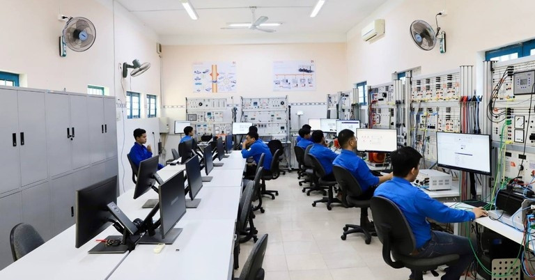 Bình Định: 5 năm, thêm 7.500 nhân sự ngành bán dẫn, AI, an ninh mạng