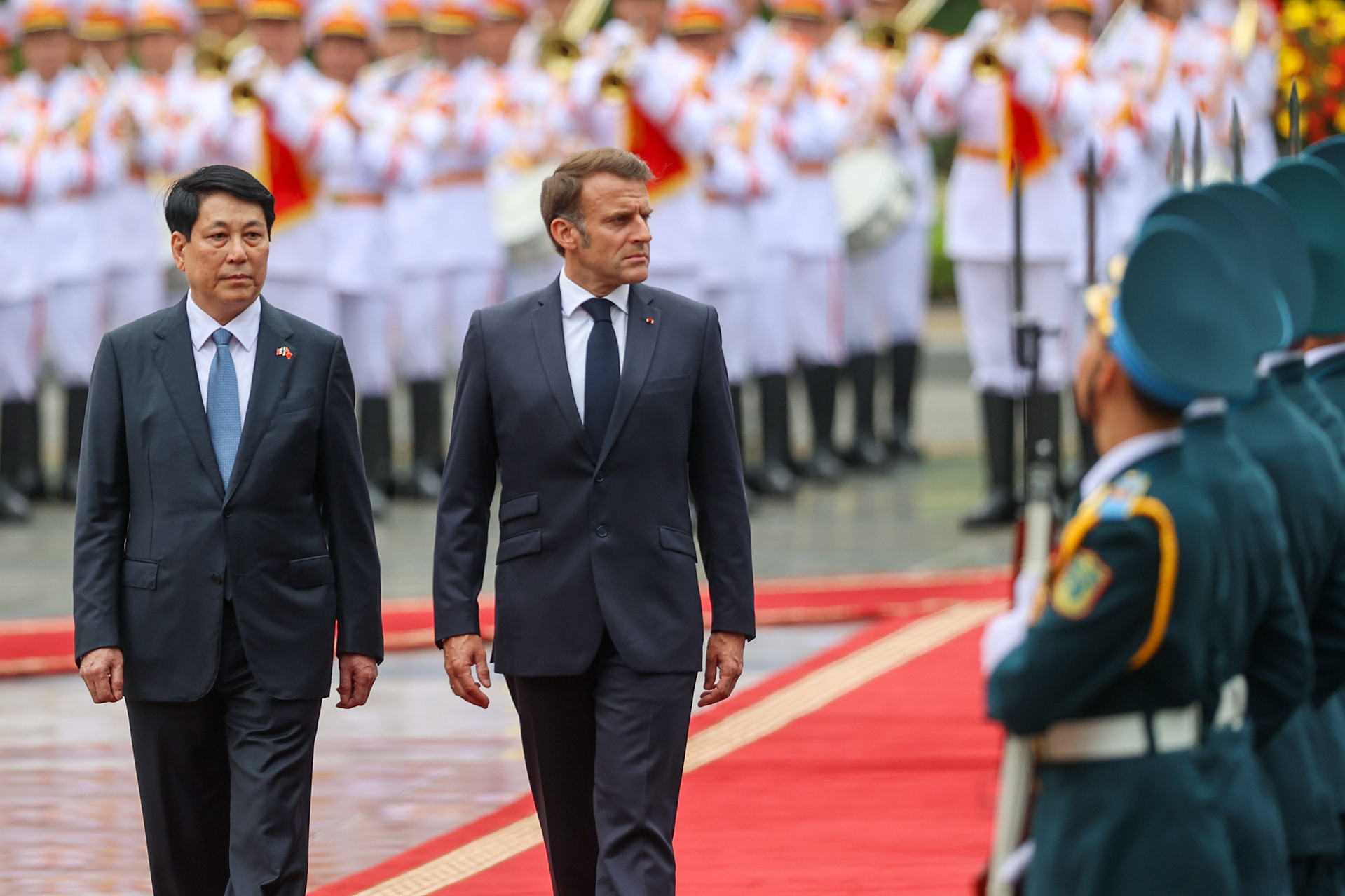 Chủ tịch nước Lương Cường chủ trì lễ đón Tổng thống Pháp Macron và Phu nhân