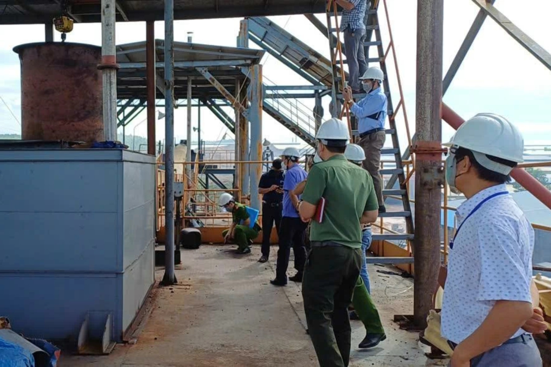 Điều tra vụ 2 công nhân tử vong, 3 người bị thương do ngộ độc khí