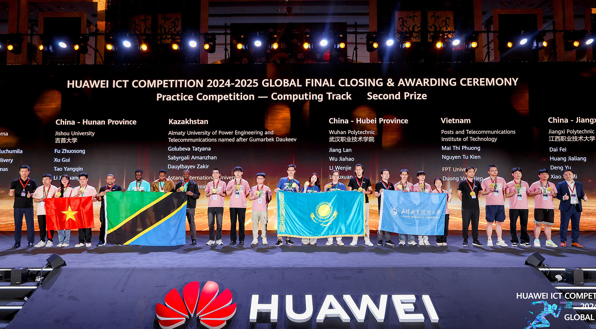 Đội Việt Nam nhận giải Nhì nội dung Computing Track.JPG