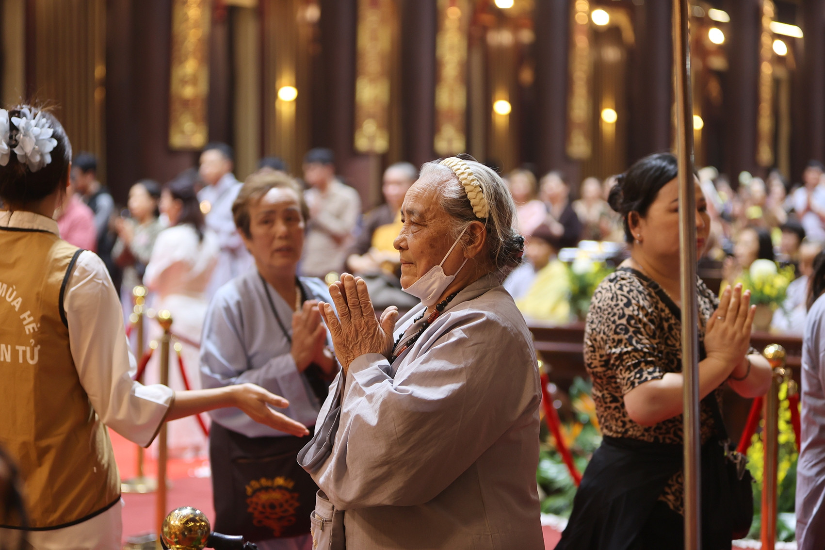 Dòng người xúc động chiêm bái xá lợi Đức Phật tại cung Trúc Lâm, Yên Tử