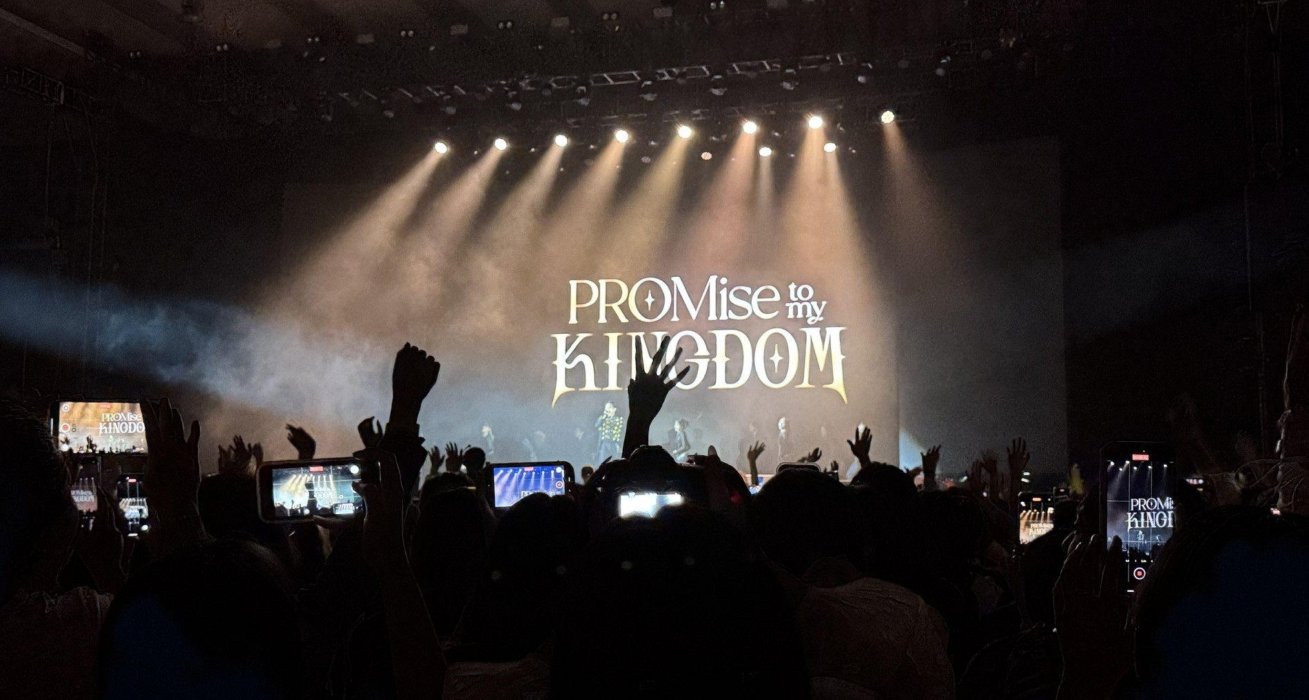 "Fan cuồng" Kpop khai sinh thị trường béo bở, cho trải nghiệm "đáng giá từng xu"