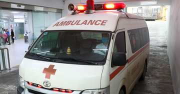 Giòi "làm tổ" trong khối u trên mặt cụ bà 88 tuổi ở Quảng Nam