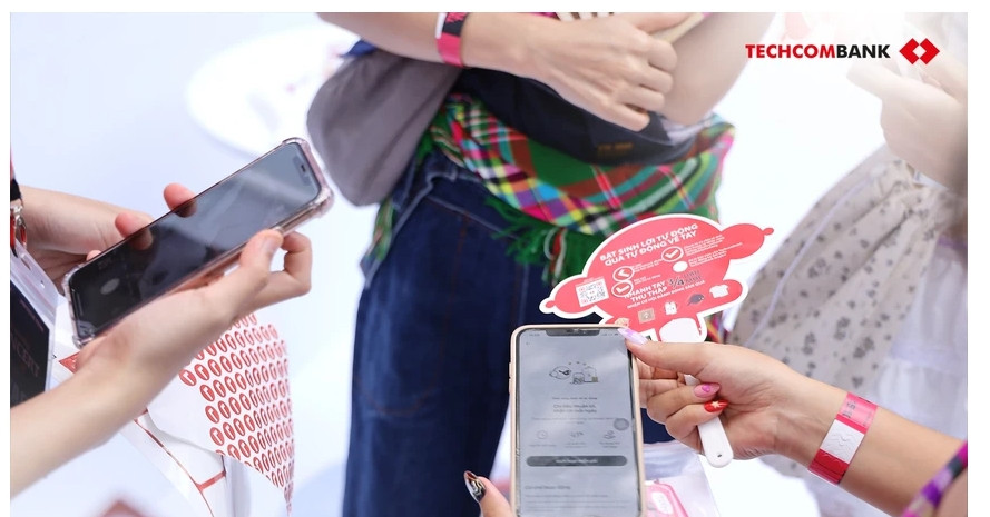 Hơn 100 nghìn khách hàng đã nhận iPhone, Airpods, vé ‘Anh trai’ từ Techcombank