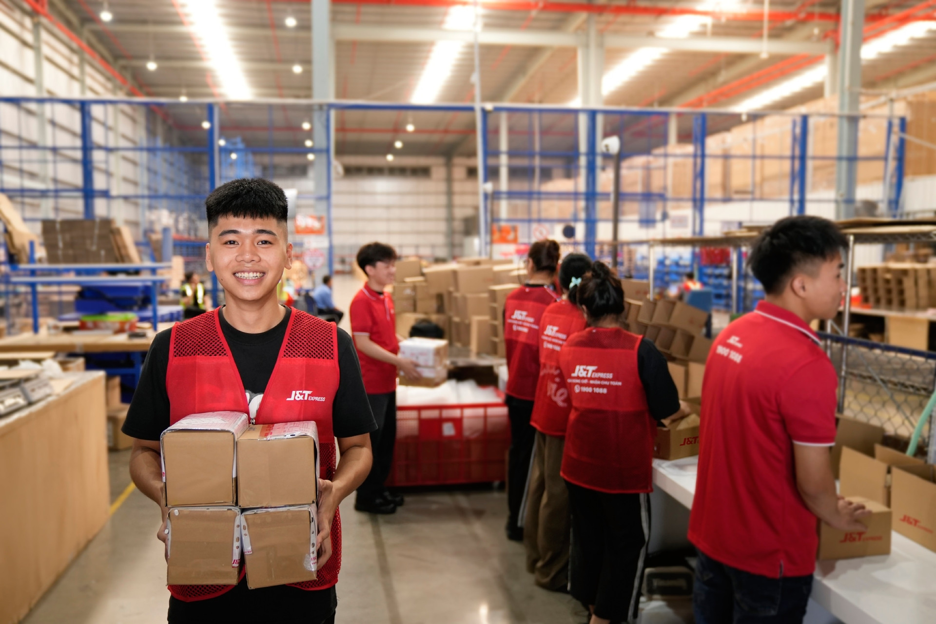 J&T Express - đối tác vận chuyển các sản phẩm công nghệ của Samsung Việt Nam