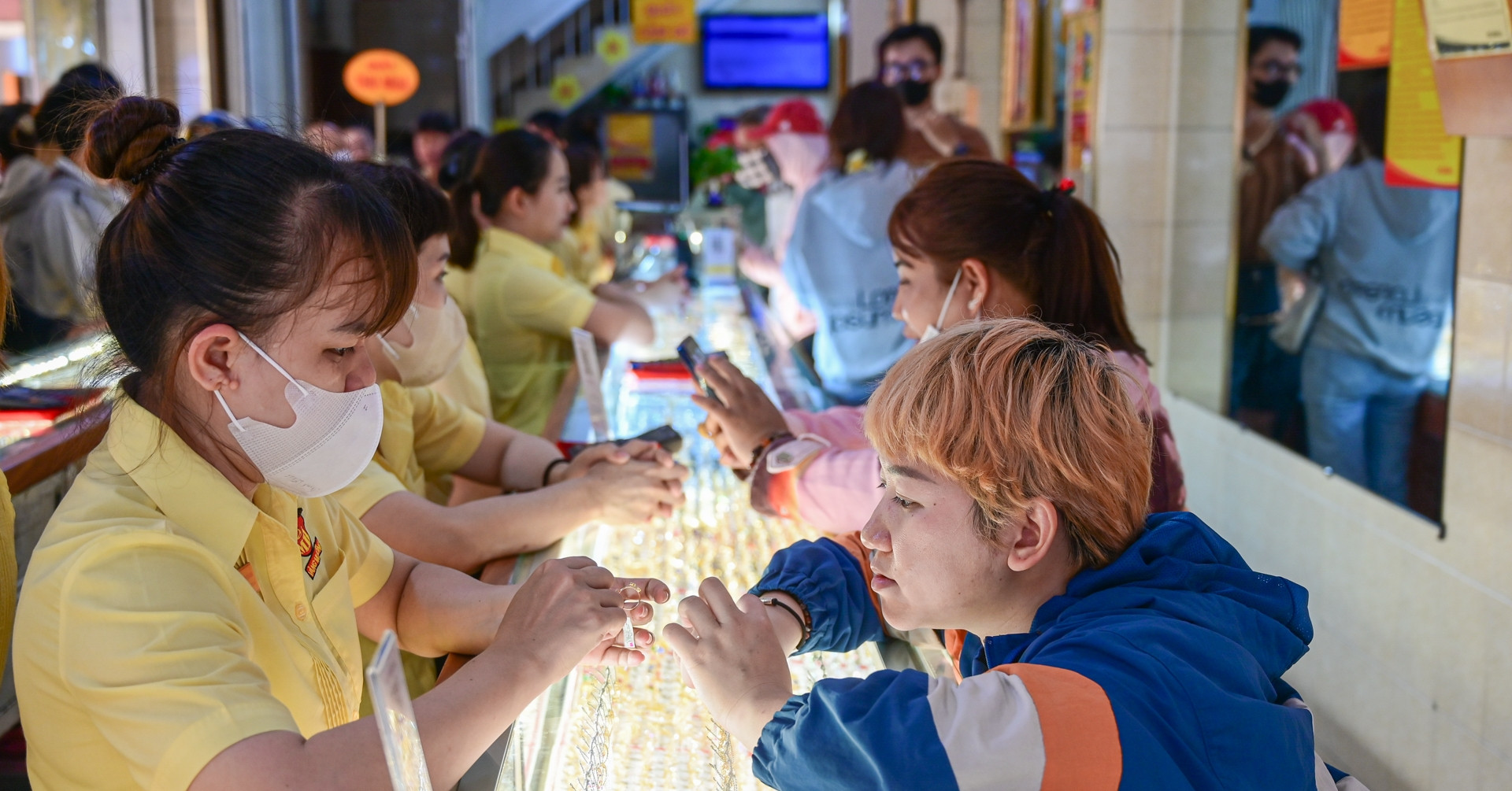 Lập sàn giao dịch, người dân được mua bán vàng vật chất hay cả vàng tín chỉ và vàng tài khoản?