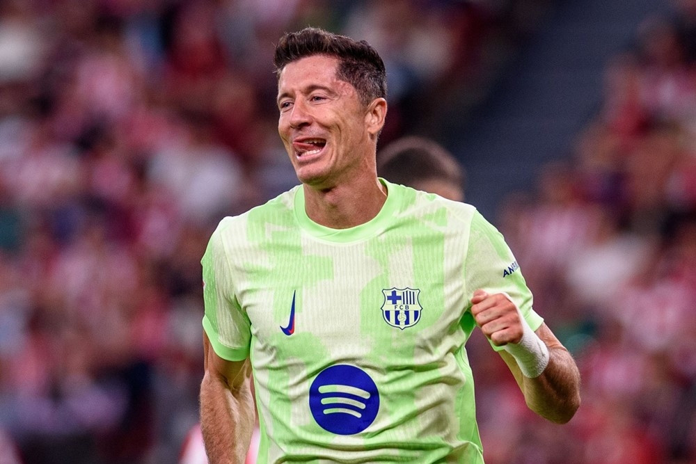 Lewandowski lập cú đúp, Barca thắng đậm trận hạ màn