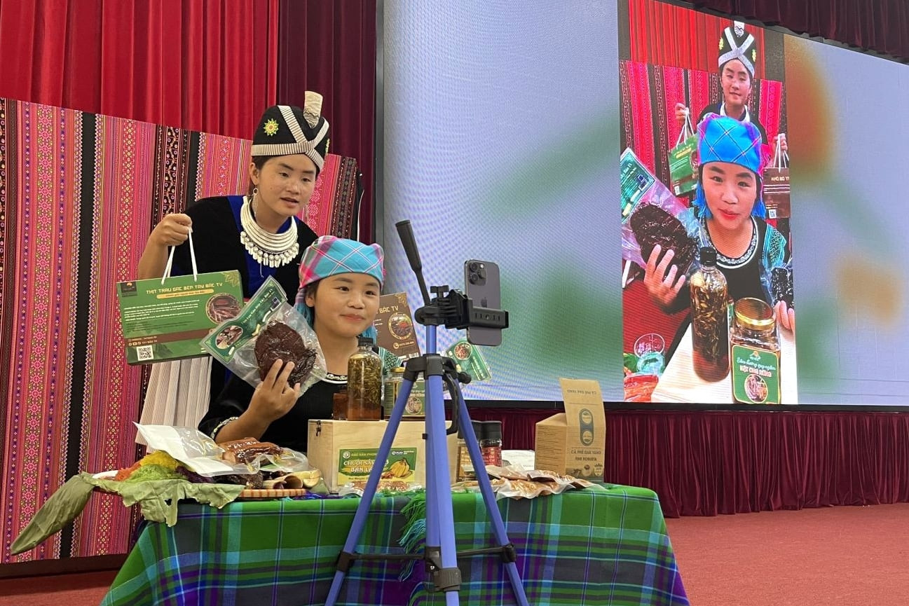 Livestream bán hàng trực tuyến trên TikTok: 300 triệu đổ về tỉnh vùng cao chỉ sau vài giờ