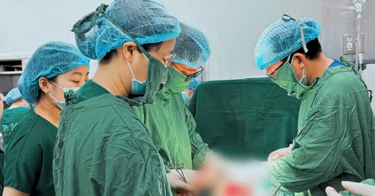 Mổ cấp cứu sản phụ 22 tuổi huyết áp tăng vọt, '9 phần tử vong'