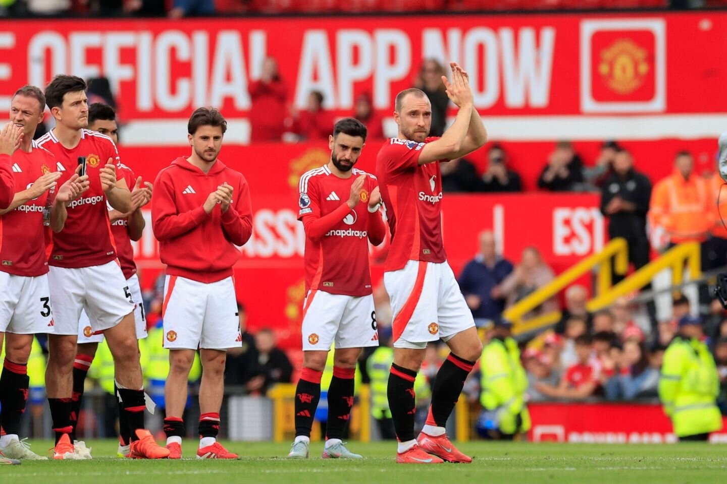 MU thông báo 3 cầu thủ rời sân Old Trafford ngay lập tức