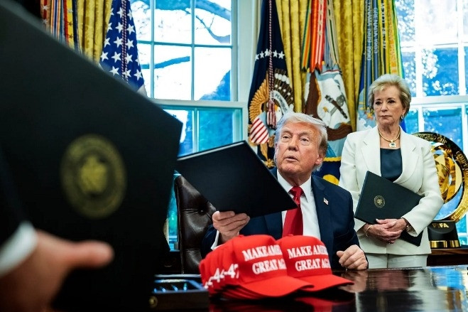 Mỹ đồng ý gia hạn thời gian tạm dừng áp thuế 50% với hàng hóa EU