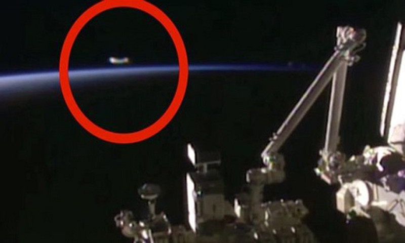 ngưuoi ngoai hanh tinh.jpg