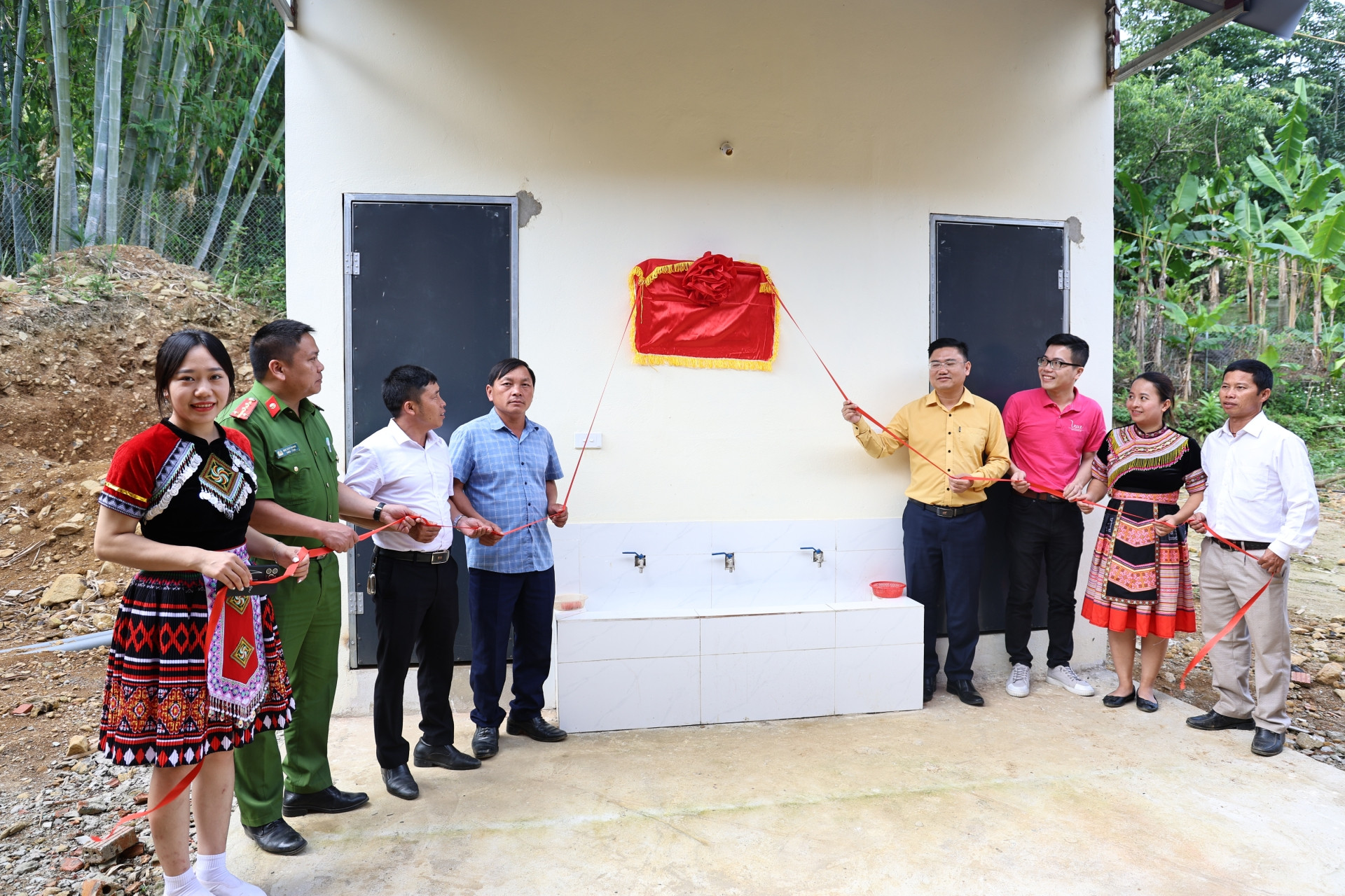 Quỹ Vì tầm vóc Việt khánh thành 9 nhà vệ sinh trường học tại xã vùng khó Sơn La