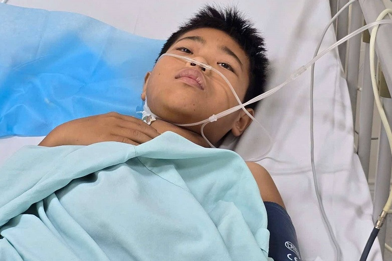 Sau ghép thận, gia đình nam sinh cần 100 triệu đồng để tiếp tục điều trị