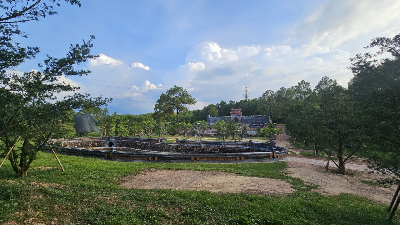 Trom mo vua chua 3.jpg