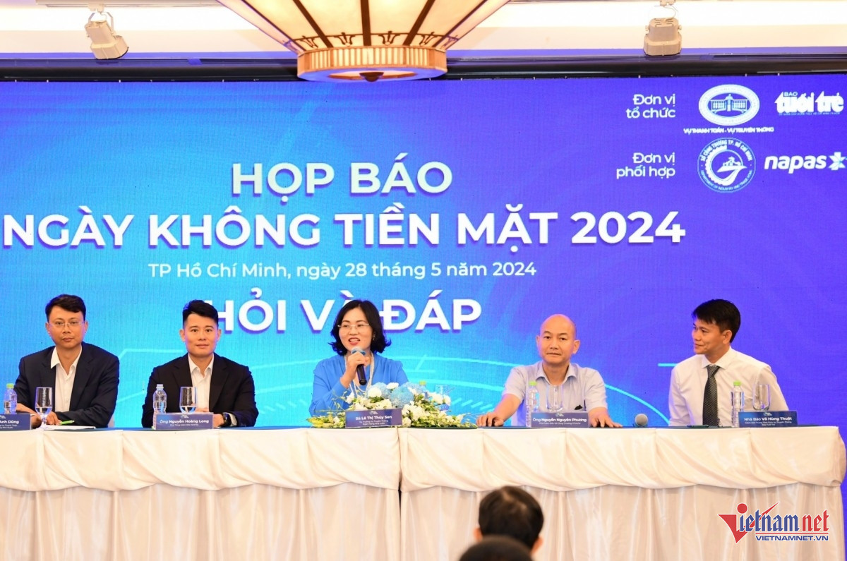 W-ngaykotienmat 2422.jpg