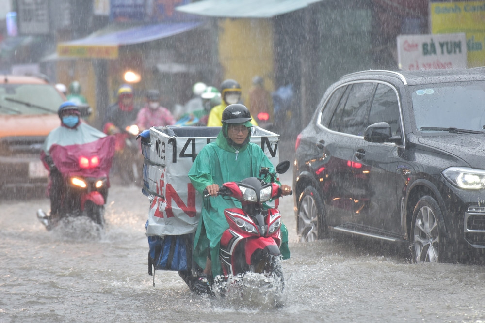 Mưa lớn toàn miền Bắc, nguy cơ cường suất dồn dập trên 100mm trong vòng 3 giờ