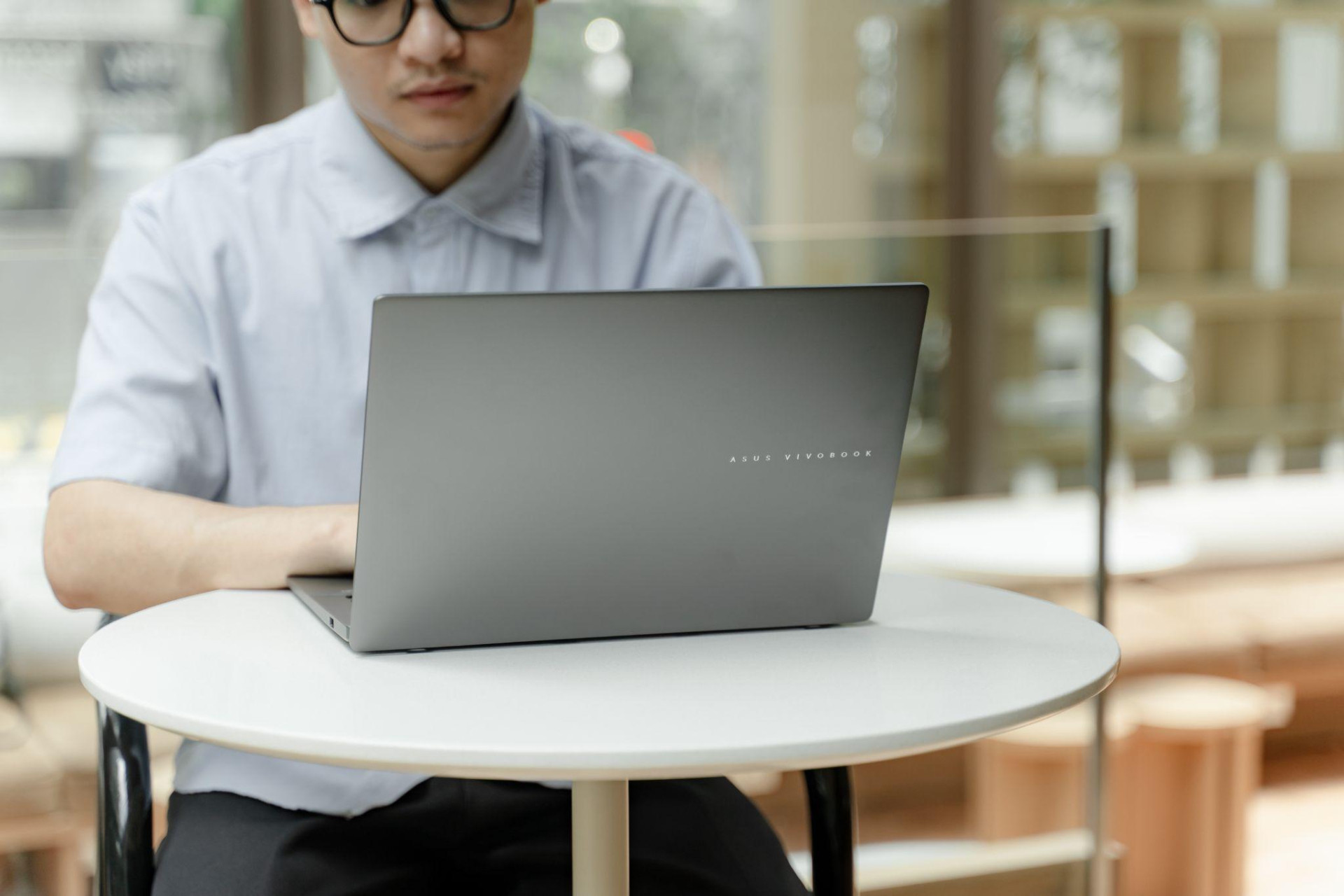 5 laptop ASUS.jpg
