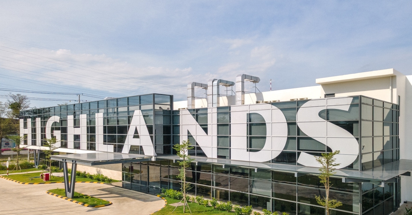 Bên trong nhà máy rang xay mới của Highlands Coffee