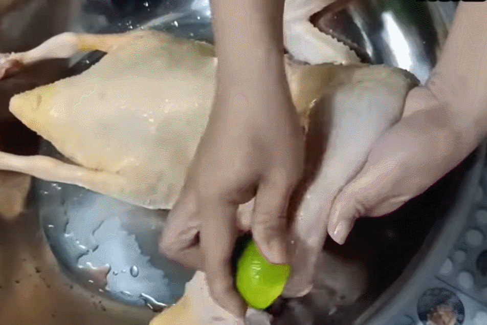 Cách làm sạch vịt nhanh, khử mùi hôi, thịt mềm ngon tại nhà