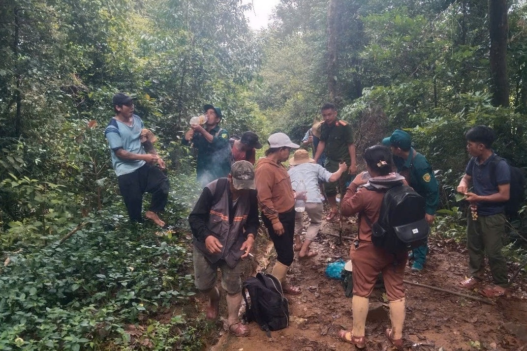 Đi rừng tìm mật ong, tá hỏa phát hiện hài cốt người trong lán trại