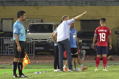 HLV Polking chỉ ra lý do CAHN gục ngã trước Hà Nội FC