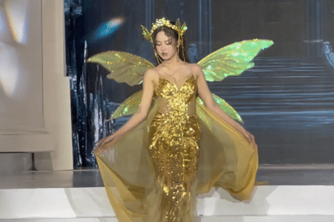 Hoa hậu Thanh Thuỷ gặp sự cố khi diễn catwalk