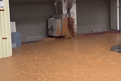 Sự cố bùn phun trào khi thi công hầm ngầm tàu metro Nhổn - ga Hà Nội